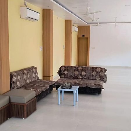 Hotel Satyam Shajapur エクステリア 写真