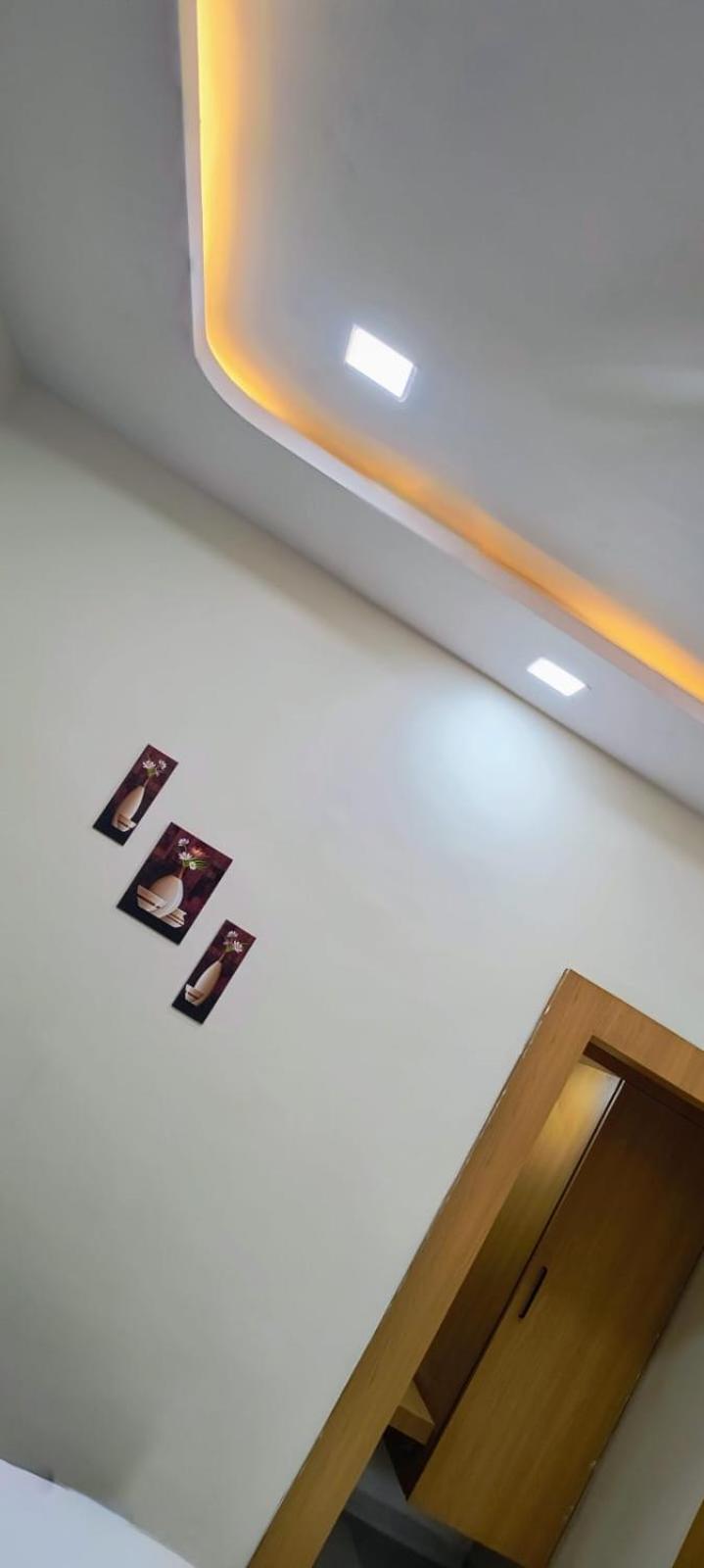 Hotel Satyam Shajapur エクステリア 写真