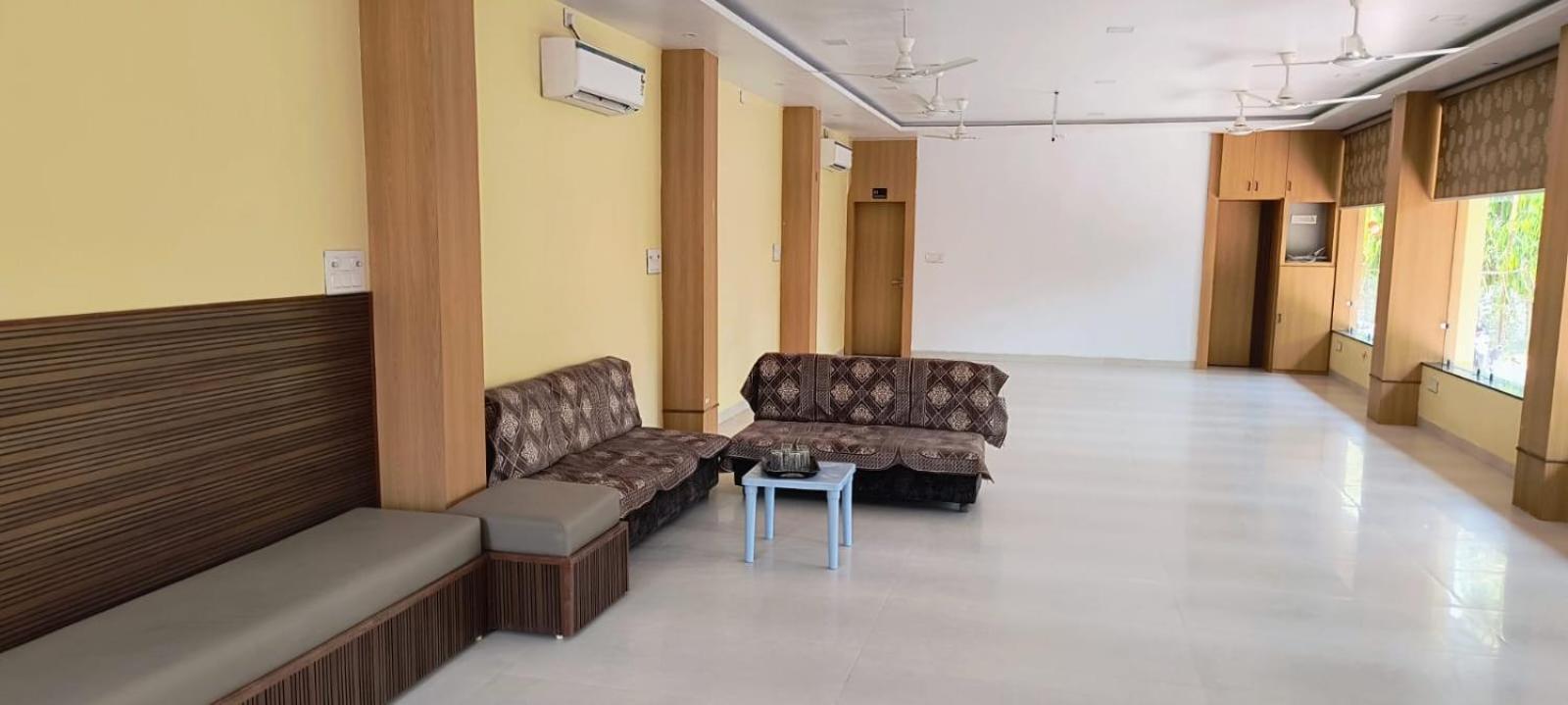 Hotel Satyam Shajapur エクステリア 写真