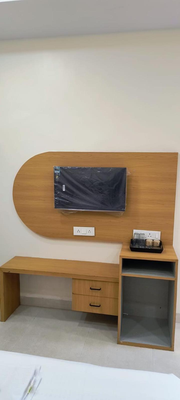 Hotel Satyam Shajapur エクステリア 写真